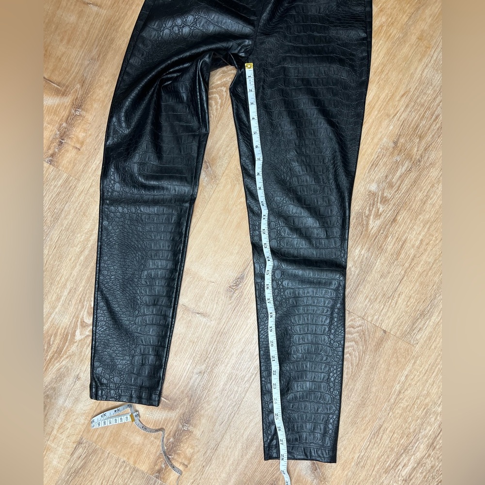 MAX STUDIO faux snake skin leather pants. Skinny leg/fitted. Excellent condition - Picture 6 of 7